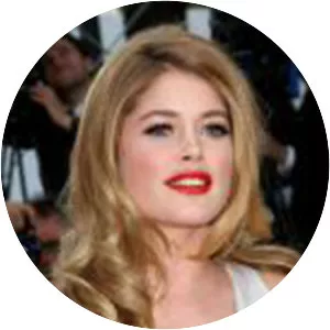 Annaliza Seagal - Kelly LeBrock's daughter