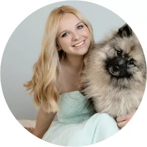 Annie Beach - Screenwriter