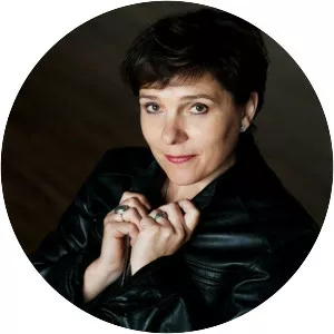 Annie Ebrel - Singer