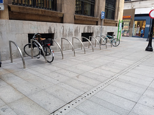 Aparcamiento bicis Biblioteca Jovellanos - Parking lot for bicycles in Gijon, Spain