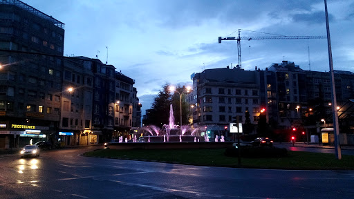 Aparcamiento Centro Comercial Cuatro Caminos - Parking garage in A Coruna, Spain