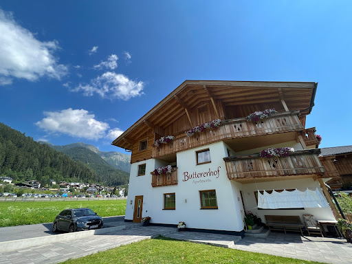Apartments Buttererhof - Farmstay in Fulpmes, Austria