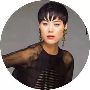 Ariane Koizumi - American model