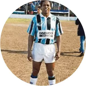 Armando Dely Valdés