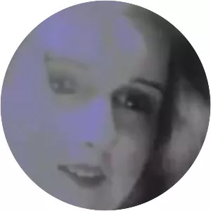 Arthur Loves Plastic