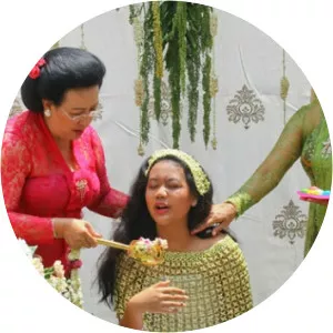 Artie Ayya Fatimasari Wironegoro - Princess Mangkubumi's daughter