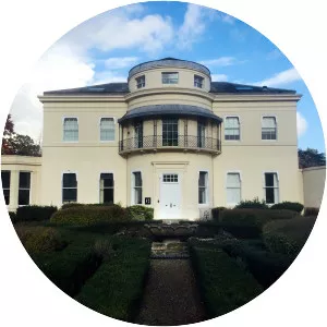 Ashlyns Hall - Building in England