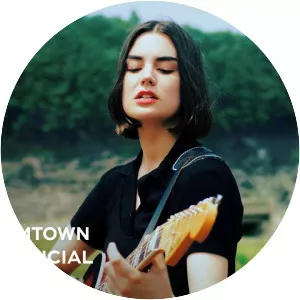 Astrid Holiday - Musician