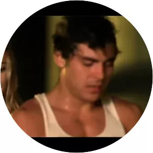 At Any Price - 2012 ‧ Thriller/Drama ‧ 1h 45m