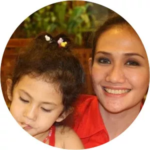 Atika Sunarya - Television presenter