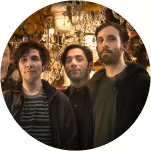 Atrás Hay Truenos - Musical group