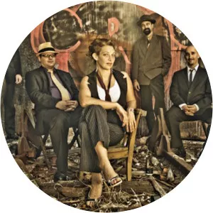 Aurora Nealand and The Royal Roses