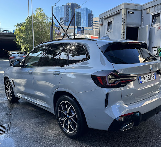 Autolavaggio Genova - Car wash in Genoa, Italy