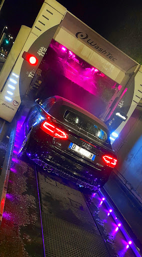 Autolavaggio SELF - Car wash in Genoa, Italy