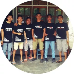 Awan Axello
