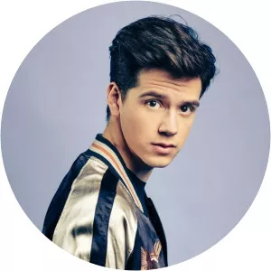 Axel Muñiz - Singer