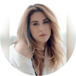 Aynur Aydın - Turkish singer-songwriter