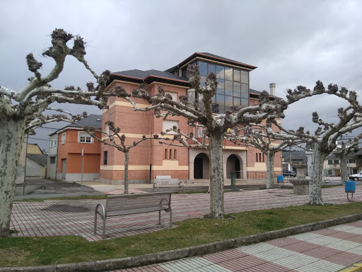 Ayuntamiento de Camponaraya - City or town hall in Camponaraya, Spain