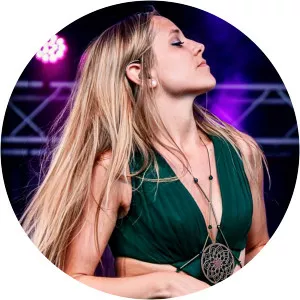 Aziliz Manrow - Musical artist