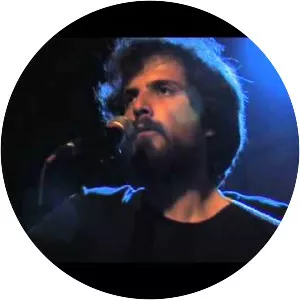 B Fachada - Singer-songwriter