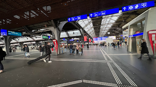 Bahnhofquai/HB - Transit stop in Zurich, Switzerland