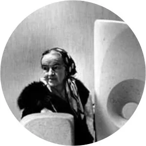 Barbara Hepworth - Artist