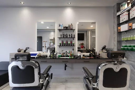 BARBER LUIGI HAIR STYLIST - Barber shop in Aosta, Italy