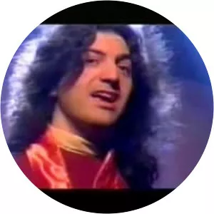 Beat the Geeks - 2001 ‧ Game Show ‧ 2 seasons