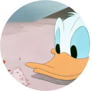 Bee at the Beach - 1950 ‧ 6 mins