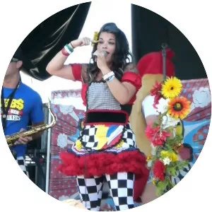 Beebs and Her Money Makers