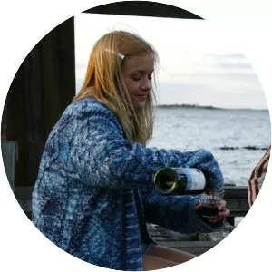 Behind Blue Skies - 2010 ‧ Drama/Comedy ‧ 1h 51m