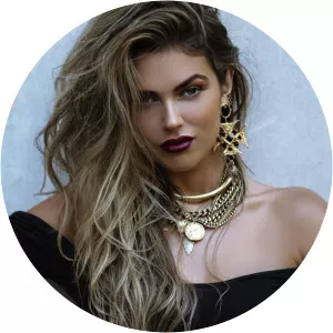 Bella Hunter photograph