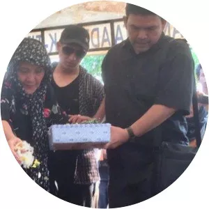 Bertha Suwages - Robby Sugara's wife