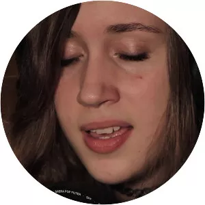 Bia Medeiros - Musical artist