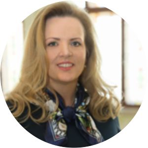 Bianka Parragh - Economist