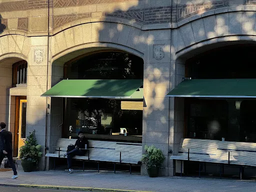 Black Milk Gastro Bar - Restaurant