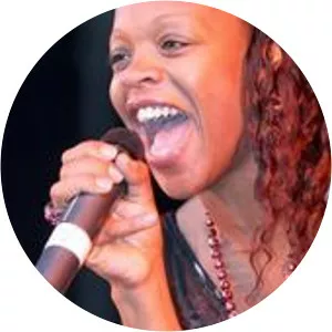 Bobbi Depasois - Singer