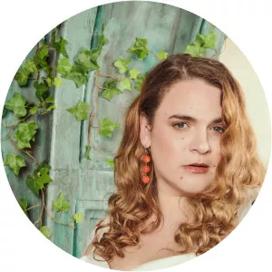 Bonnie Milligan photograph