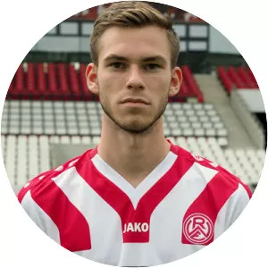 Boris Tomiak - Football player