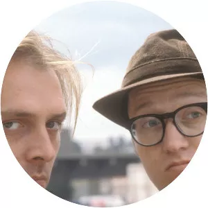 Bottom - British sitcom