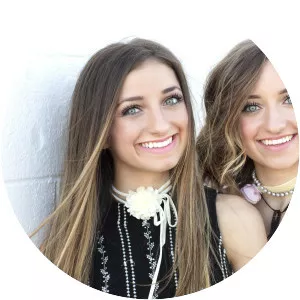 Brooklyn and Bailey McKnight