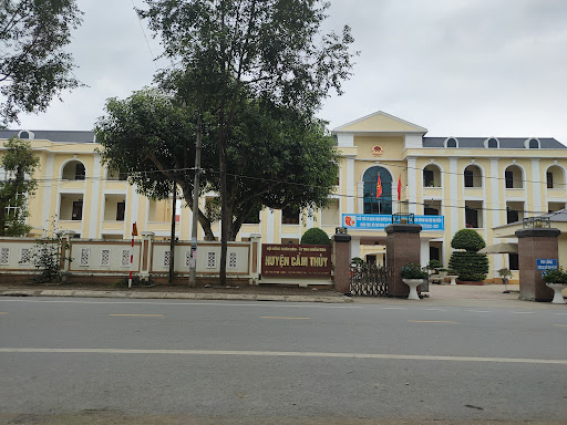 Cam Thuy District People's Committee