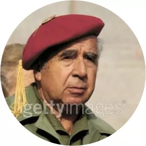 Camilo Menéndez Vives - Military personnel