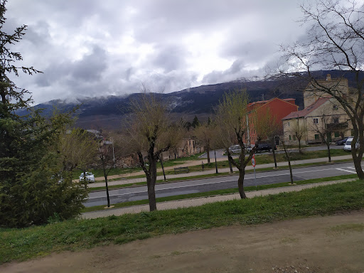 CAMPO DE HIERBA ARTIFICIAL