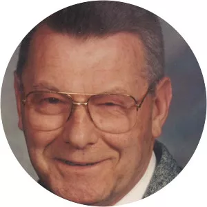 Carl A. Swanson - American businessman ‧ Gilbert Carl Swanson's father