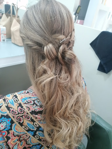 Carla Barros Cabeleireiros - Hair salon in Ponte da Barca, Vila Nova da Muia e Paco Vedro de Magalhaes, Portugal