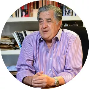 Carlos Flores Marini