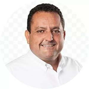 Carlos Mendoza Davis