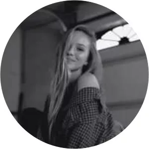 Carly Paige - Singer