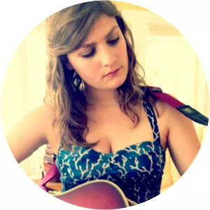 Caroline Fenn - Singer